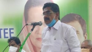 കെഎസ്എഫ്ഇയിലെ റെയ്ഡ്; മുഖ്യമന്ത്രിയും ധനമന്ത്രിയും തമ്മില്‍ തെരുവുയുദ്ധം നടക്കുകയാണെന്ന് മുല്ലപ്പള്ളി രാമചന്ദ്രന്‍