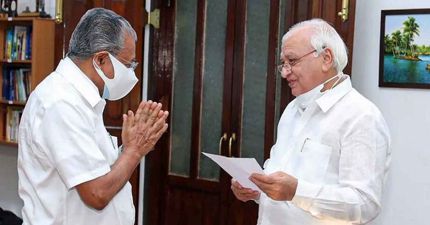 സജി ചെറിയാന്‍ മന്ത്രിയാകുന്നതോടെ ഗവര്‍ണറും സര്‍ക്കാരും തമ്മിലുള്ള മഞ്ഞുരുകി, തൊട്ട് പിന്നാലെ ഗവര്‍ണറെ നയപ്രഖ്യാപന പ്രസംഗത്തിന് ക്ഷണിക്കാന്‍ സര്‍ക്കാര്‍ തീരുമാനം. ഇതെല്ലാം രണ്ട് പേരും തമ്മിലുള്ള ഒത്ത് കളിയെന്ന് പ്രതിപപക്ഷ ആരോപണവും ശക്തം…