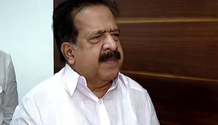 പിണറായി സര്ക്കാരിൽ 1.8 ലക്ഷം പാര്ടി ബന്ധുക്കള്ക്ക് പിന്വാതില് നിയമനം, യുവതയോടുള്ള ചതിയെന്നും ചെന്നിത്തല