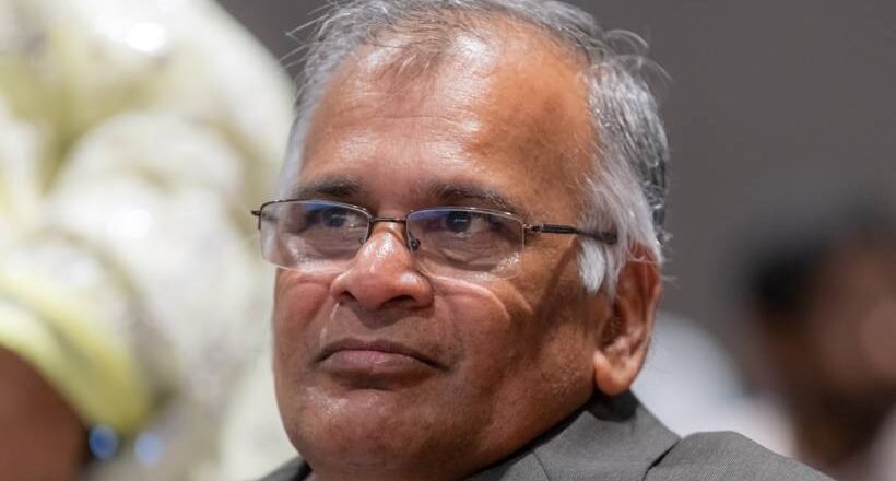 ‘മലയാളി എഴുത്തുകാർ കാടുകളിൽ മദ്യപിച്ച് ബിയർ കുപ്പികൾ വലിച്ചെറിയുന്നവർ’; വീണ്ടും വിവാദ പരാമർശവുമായി ബി ജയമോഹൻ